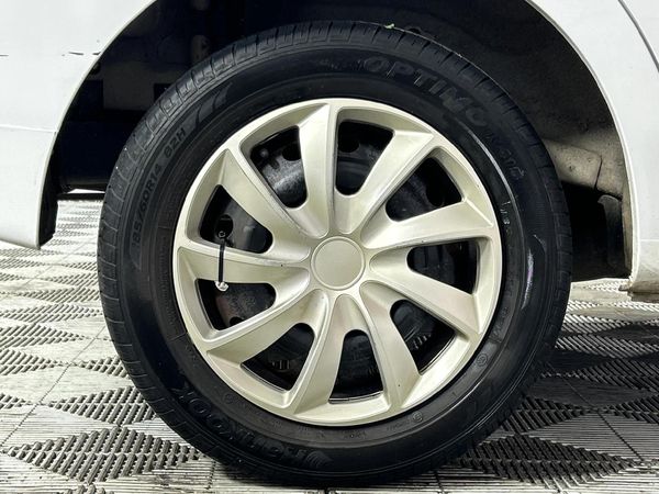 2011-Chevrolet-Aveo-16-L-Hatch image:7