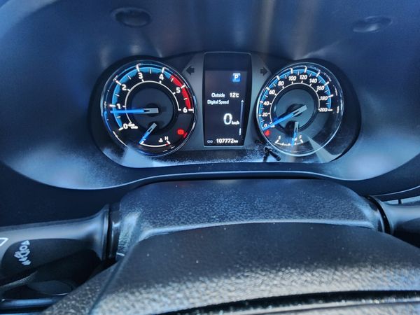 2022-Toyota-Hilux-28-GD-6-Raised-Body-Legend-Auto-Double-Cab image:7