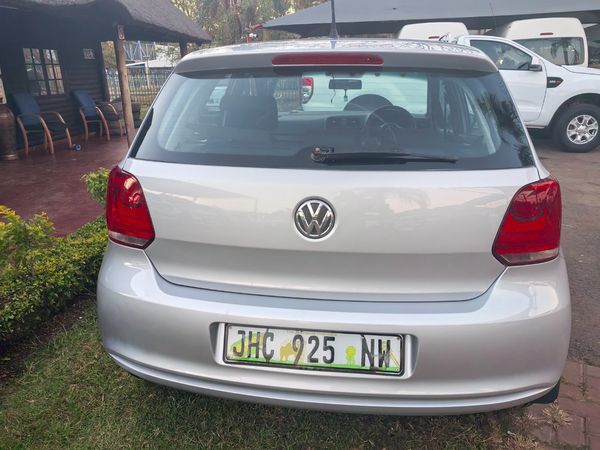 2012-Volkswagen-Polo-Vivo-16-Trendline image:5