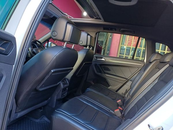 2019-Volkswagen-Tiguan-20-TSI-Highline-4Motion-Auto image:8