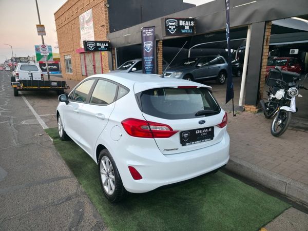 2018-Ford-Fiesta-10-EcoBoost-Trend-5-dr image:3