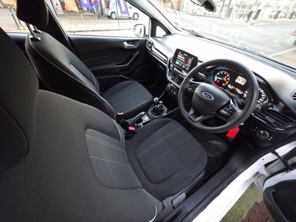 2018-Ford-Fiesta-10-EcoBoost-Trend-5-dr image:5