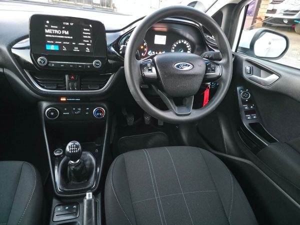 2018-Ford-Fiesta-10-EcoBoost-Trend-5-dr image:6