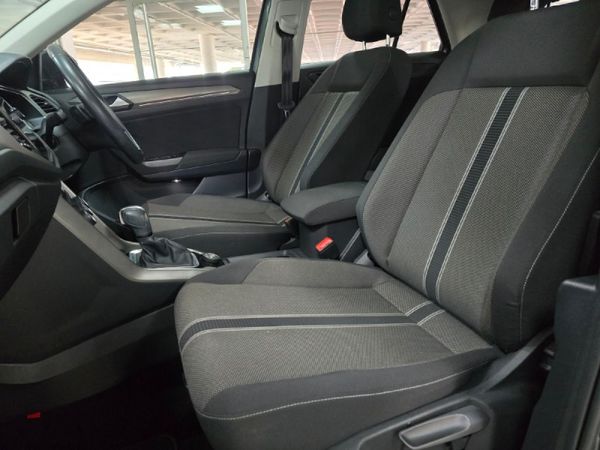 2021-Volkswagen-T-Roc-20-TSI-Design-4Mot-Auto image:9