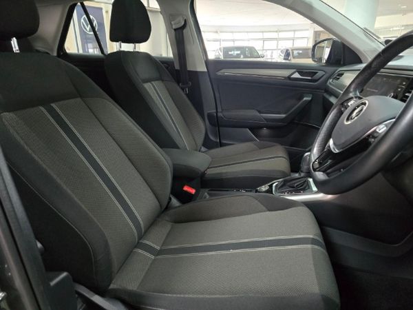 2021-Volkswagen-T-Roc-20-TSI-Design-4Mot-Auto image:10