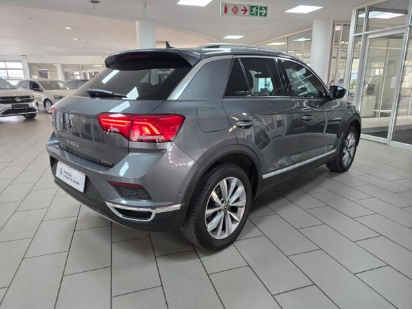 2021-Volkswagen-T-Roc-20-TSI-Design-4Mot-Auto image:3