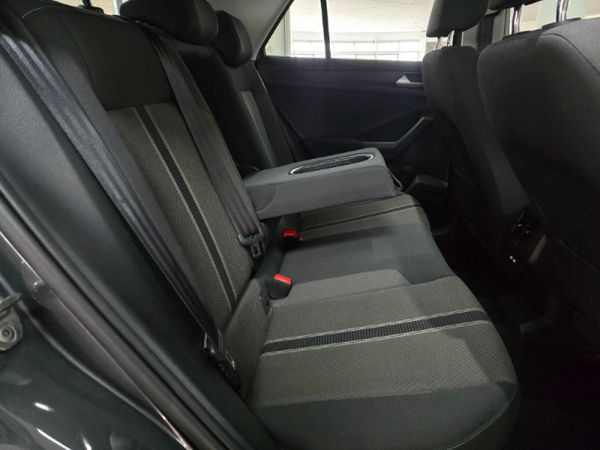 2021-Volkswagen-T-Roc-20-TSI-Design-4Mot-Auto image:6