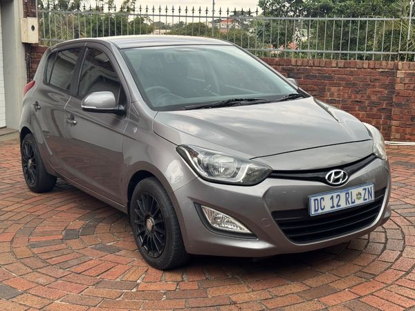 2014-Hyundai-i20-14-Fluid-Auto image:1