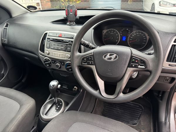 2014-Hyundai-i20-14-Fluid-Auto image:2