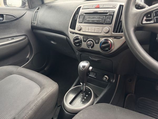 2014-Hyundai-i20-14-Fluid-Auto image:3