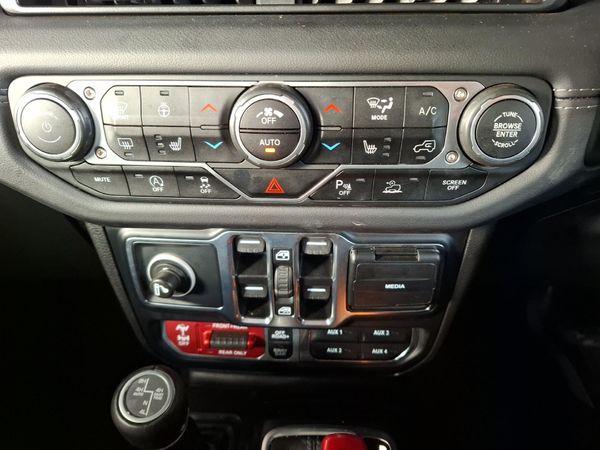 2024-Jeep-Gladiator-Rubicon-36-4x4-Auto-Double-Cab image:17