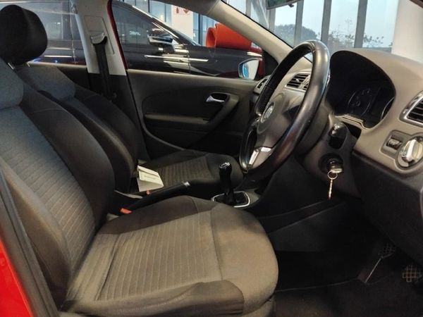 2010-Volkswagen-Polo-14-Comfortline image:6