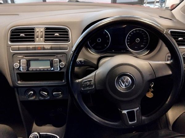 2010-Volkswagen-Polo-14-Comfortline image:8