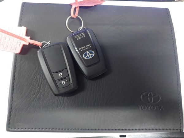 2025-Toyota-Corolla-18-XR-Hybrid-Auto image:11