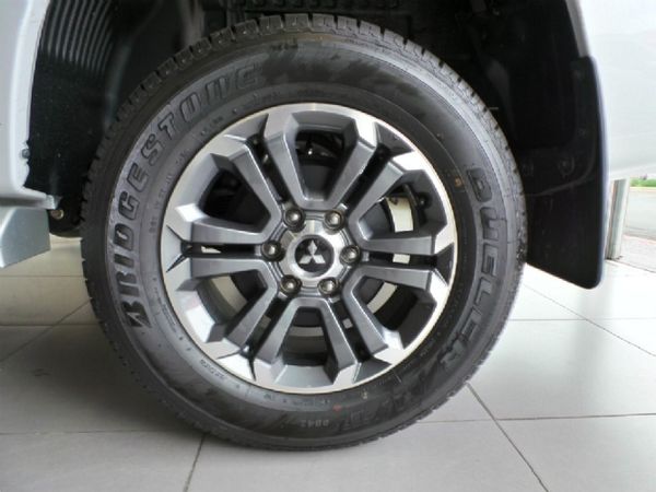 2021-Mitsubishi-Triton-24-Di-Dc-Auto-Double-Cab image:8