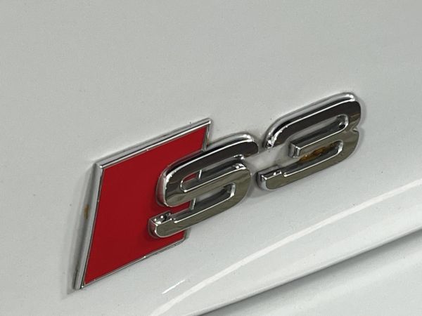 2014-Audi-S3-Sportback-quattro-Auto image:10