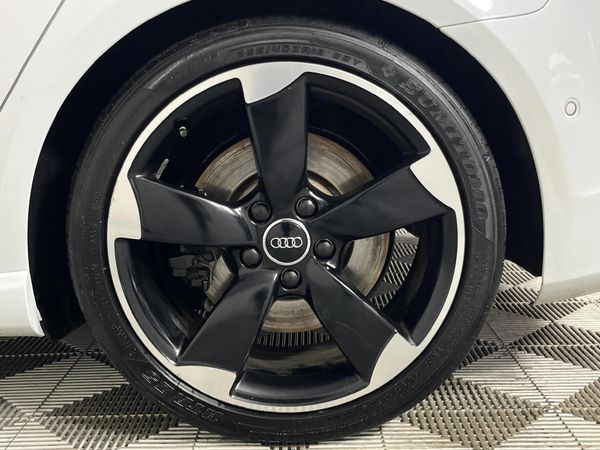 2014-Audi-S3-Sportback-quattro-Auto image:6