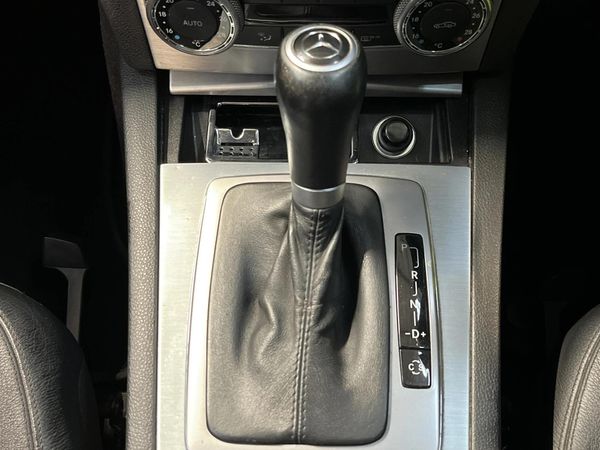 2010-Mercedes-Benz-C-Class-C-200K-Classic-Auto image:12