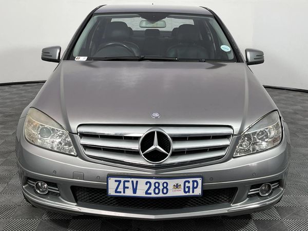 2010-Mercedes-Benz-C-Class-C-200K-Classic-Auto image:14