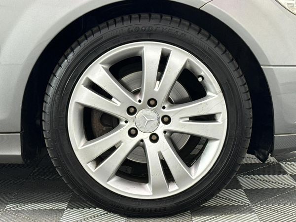 2010-Mercedes-Benz-C-Class-C-200K-Classic-Auto image:5