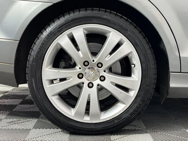 2010-Mercedes-Benz-C-Class-C-200K-Classic-Auto image:6