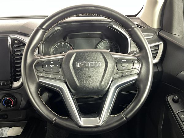 2022-Isuzu-D-Max-19-DDI-HR-LS-Double-Cab image:9