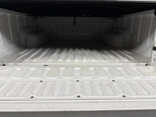 2016-Toyota-Hilux-28-GD-6-Raised-Body-Raider-Double-Cab image:11