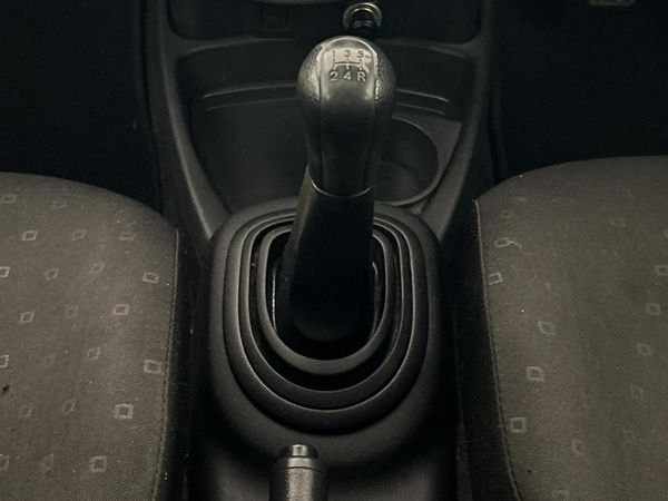 2007-Toyota-Yaris-T1-5-dr image:10