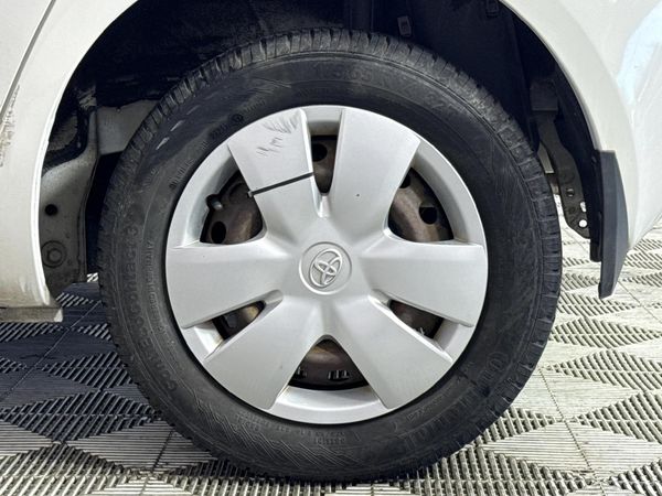 2007-Toyota-Yaris-T1-5-dr image:6