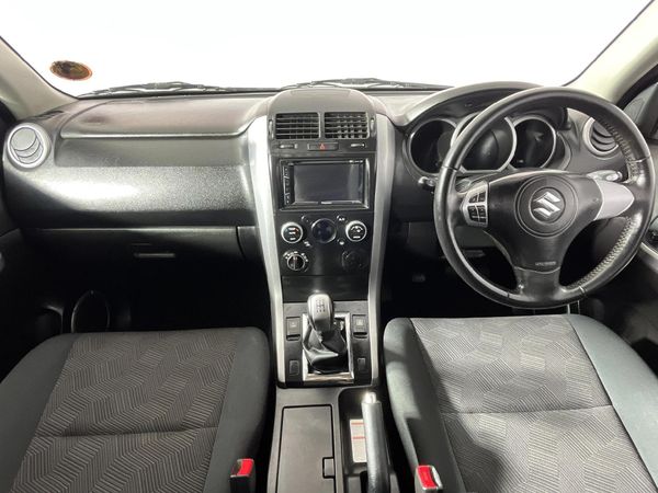 2016-Suzuki-Grand-Vitara-24-Dune image:1