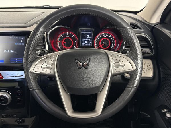 2023-Mahindra-XUV-300-15D-W8 image:11