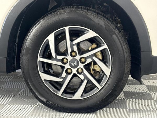2023-Mahindra-XUV-300-15D-W8 image:4