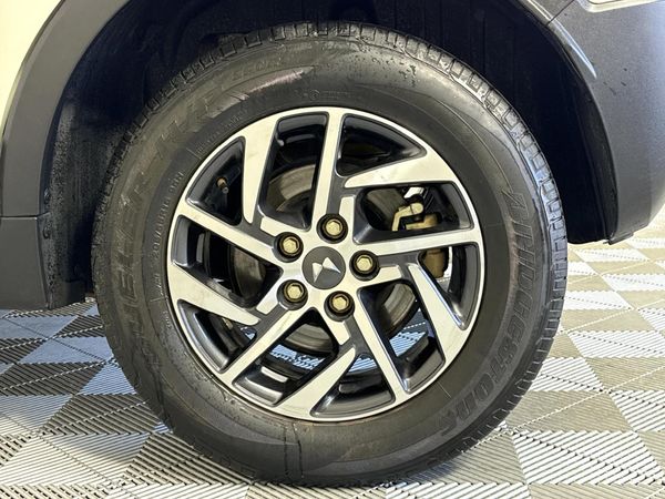 2023-Mahindra-XUV-300-15D-W8 image:5