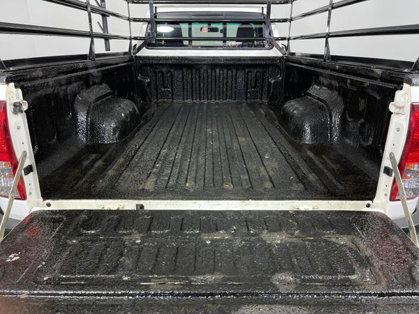 2018-Toyota-Hilux-24-GD-6-SRX-4x4-Single-Cab image:8
