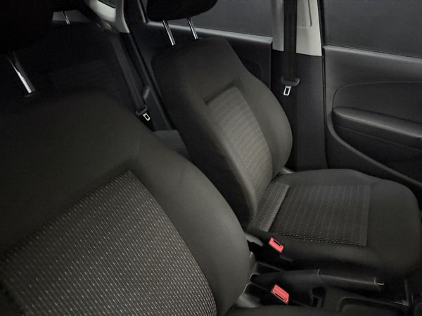 2019-Volkswagen-Polo-Vivo-14-Trendline-5-dr image:10