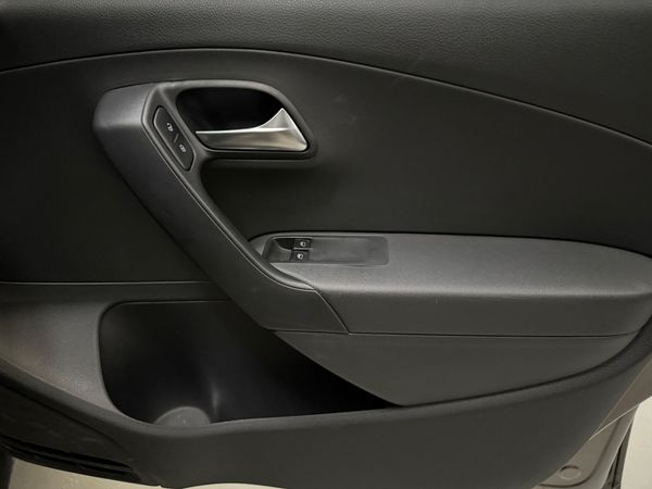 2019-Volkswagen-Polo-Vivo-14-Trendline-5-dr image:14