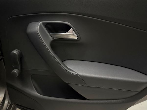 2019-Volkswagen-Polo-Vivo-14-Trendline-5-dr image:15