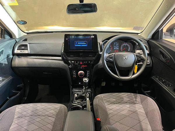2025-Mahindra-XUV-3XO-12T-MX2 image:5