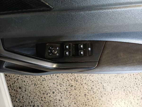 2022-Volkswagen-Polo-10-TSI-Life image:20