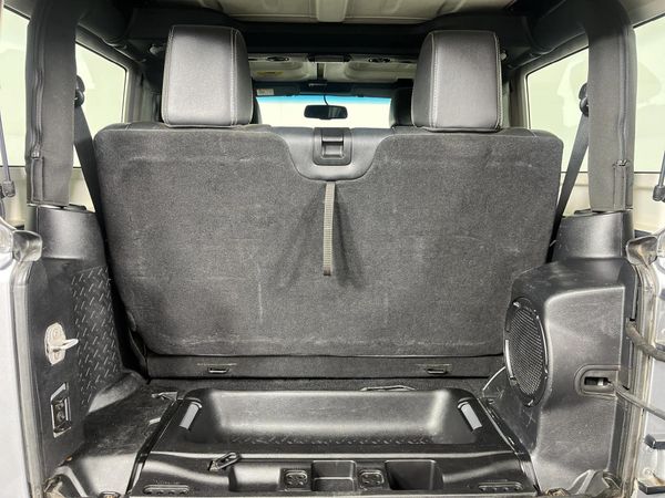 2013-Jeep-Wrangler-36-V6-Sahara-2-dr-Auto image:11