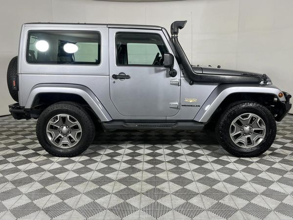2013-Jeep-Wrangler-36-V6-Sahara-2-dr-Auto image:14