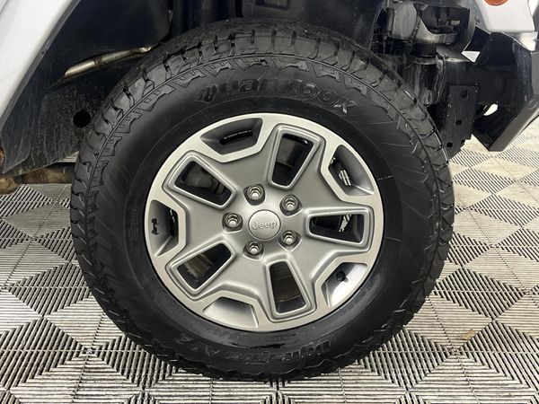 2013-Jeep-Wrangler-36-V6-Sahara-2-dr-Auto image:3