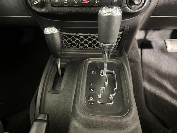 2013-Jeep-Wrangler-36-V6-Sahara-2-dr-Auto image:8