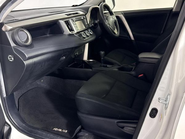 2015-Toyota-RAV4-20-GX-Auto image:8