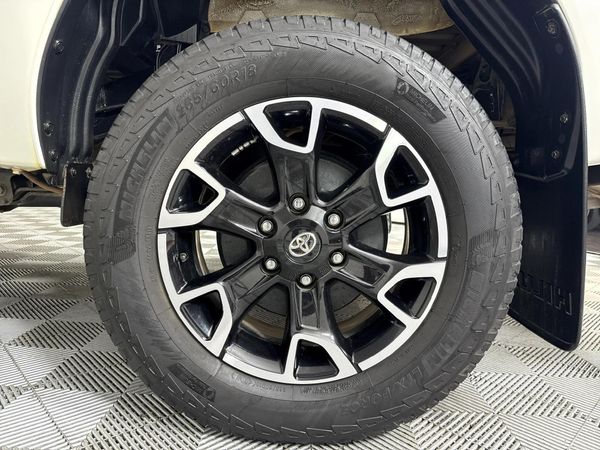 2019-Toyota-Hilux-28-GD-6-Raised-Body-Raider-Auto-Extended-Cab image:4