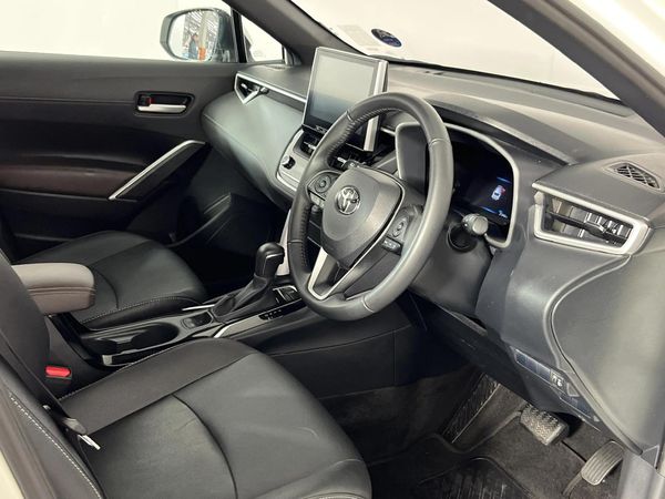 2025-Toyota-Corolla-Cross-18-XS image:9