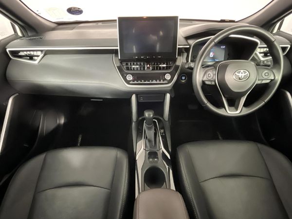 2025-Toyota-Corolla-Cross-18-XS image:1