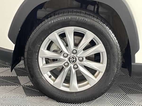 2025-Toyota-Corolla-Cross-18-XS image:4