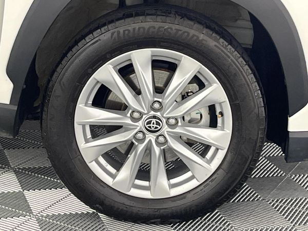 2025-Toyota-Corolla-Cross-18-XS image:5