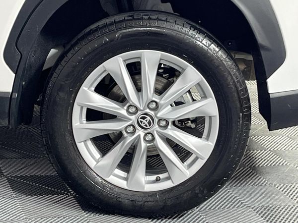 2025-Toyota-Corolla-Cross-18-XS image:6